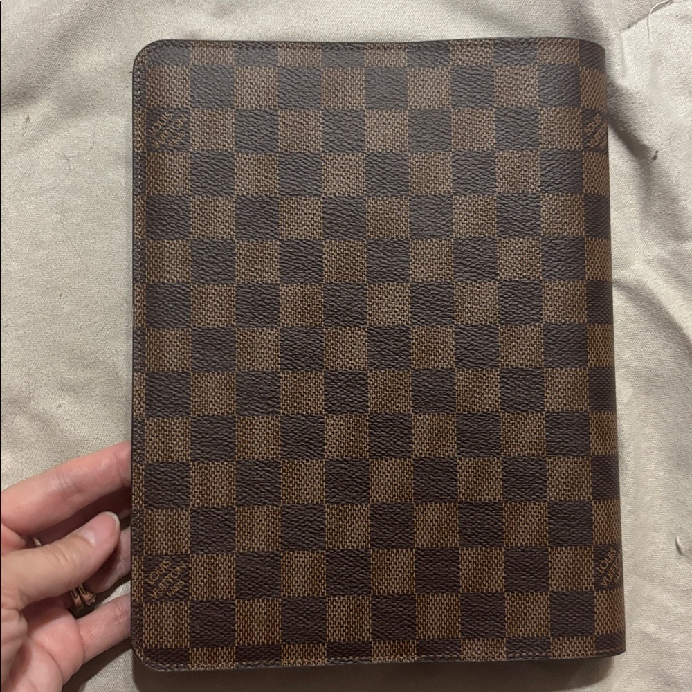 Authentic Louis Vuitton Desk Agenda - Picture 10 of 10